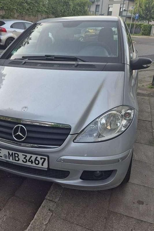 Silber Gebraucht 2004 Mercedes A170 Classic Limousine | 1.850 € (Fairer Preis) - Bild 1/4