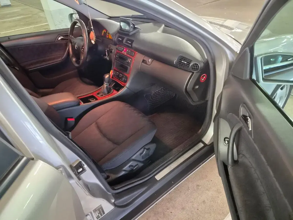 Gebraucht Mercedes C200 116 PS (85 kW) 2001 Silber Limousine