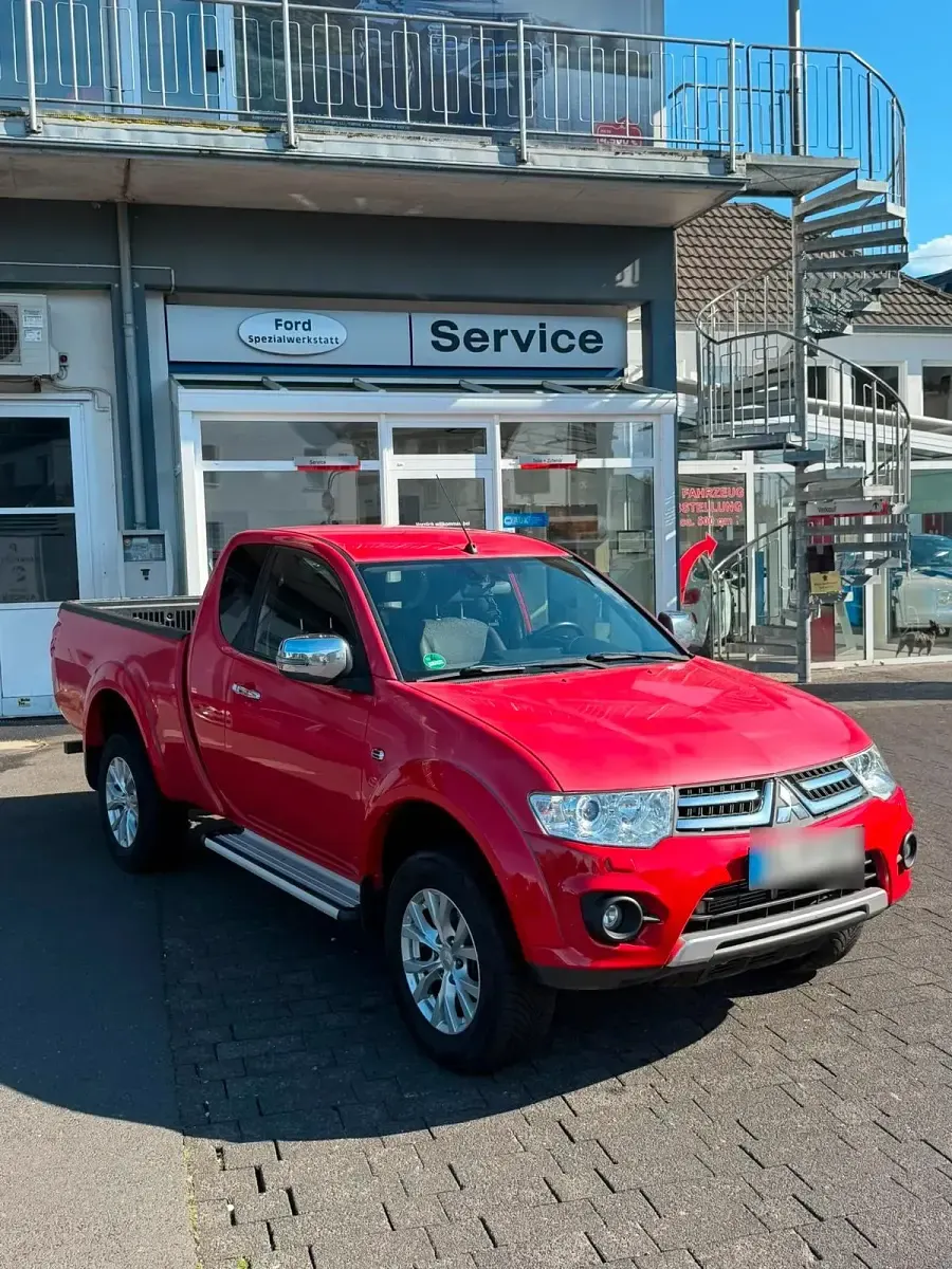 Gebraucht Mitsubishi L200 180 PS (132 kW) 2015 Rot Pickup