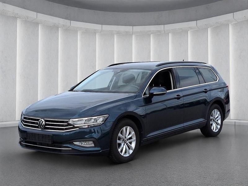 Gebraucht VW Passat R 150 PS (110 kW) 2023 Blau Kombi