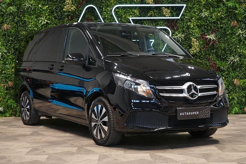 Gebraucht Mercedes V220 163 PS (119 kW) 2021 Schwarz Van / Kleinbus