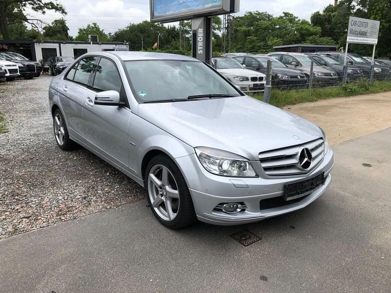 Silber Gebraucht 2011 Mercedes C350 Limousine | 16.890 € (Teuer) - Bild 1/4