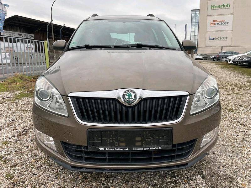 Braun Gebraucht 2012 Skoda Roomster Van / Kleinbus | 5.200 € (Guter Preis) - Bild 1/4