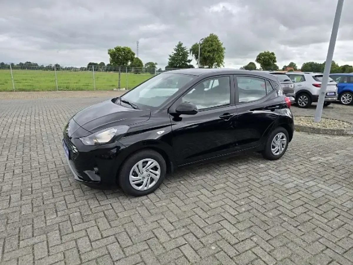Neu Hyundai i10 63 PS (46 kW) 2025 Schwarz Kleinwagen