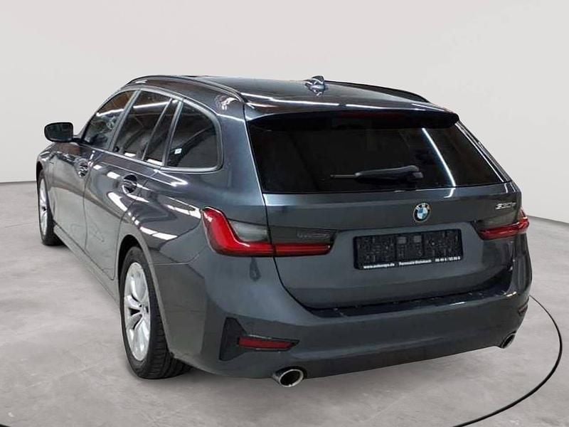 Gebraucht BMW 330e Advantage 184 PS (135 kW) 2020 Mineralgrau metallic Kombi