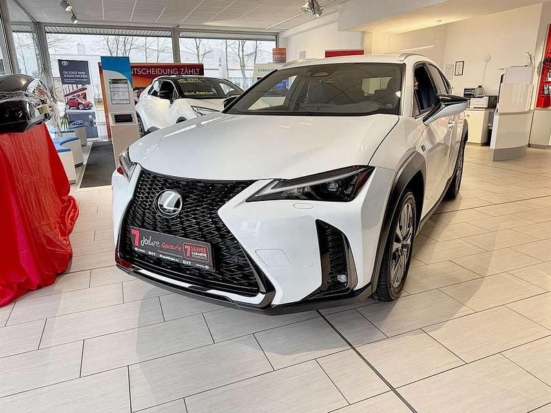 Neu Lexus UX 300h Sport Design Packet 199 PS (146 kW) 2025 Fuijiweiß glass flake SUV