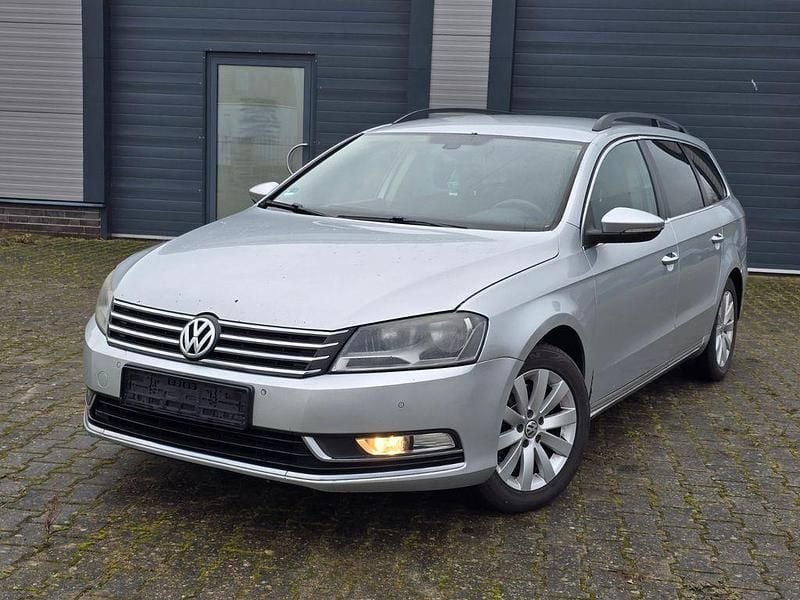 Silber Gebraucht 2012 VW Passat Kombi | 3.500 € (Guter Preis) - Bild 1/4