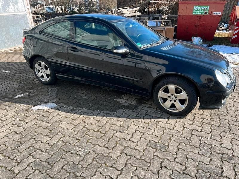 Schwarz Gebraucht 2005 Mercedes C220 Coupé | 1.550 € - Bild 1/4