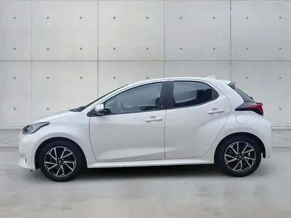 Gebraucht Toyota Yaris Basis 116 PS (85 kW) 2022 Schneeweiß Kleinwagen