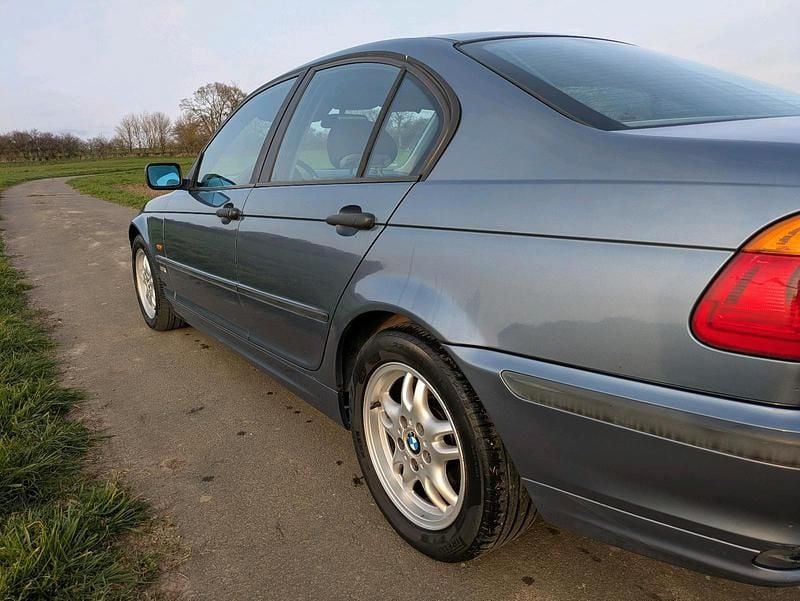 Gebraucht BMW 318 118 PS (86 kW) 1999 Blau Limousine