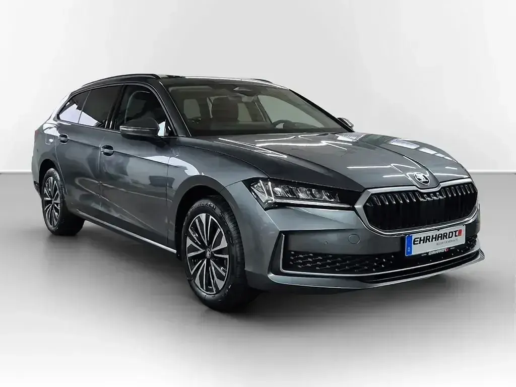 Neu Skoda Superb Selection 150 PS (110 kW) 2025 Grau Kombi