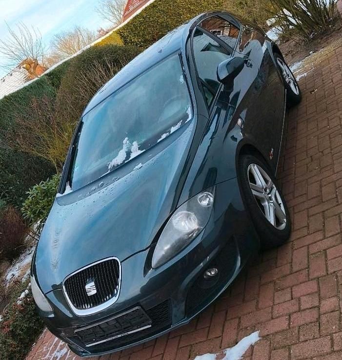 Grau Gebraucht 2011 Seat Leon Copa Limousine | 2.200 € (Guter Preis) - Bild 1/4