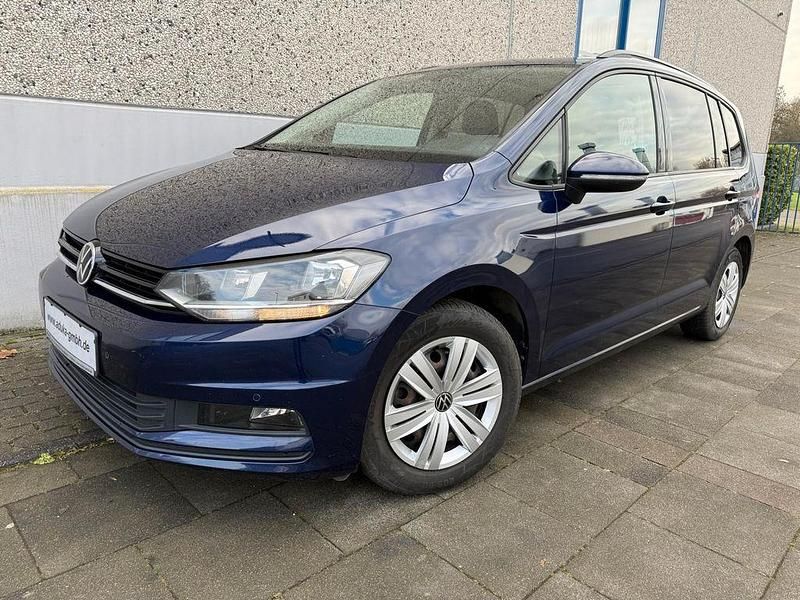 Gebraucht VW Touran Trendline 122 PS (89 kW) 2021 Blau Van / Kleinbus