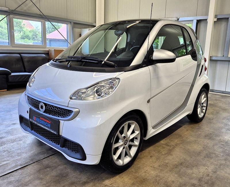 Weiß Gebraucht 2013 Smart ForTwo Coupé Coupé | 9.490 € (Teuer) - Bild 1/4