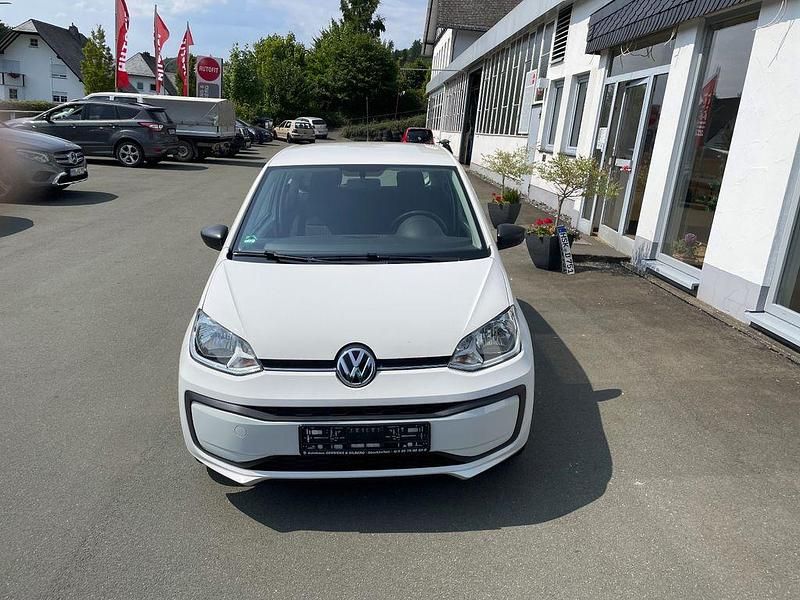 Weiß Gebraucht 2017 VW up! take up! Kleinwagen | 6.450 € (Etwas zu teuer) - Bild 1/4