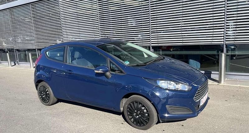 Gebraucht Ford Fiesta Trend 101 PS (74 kW) 2014 Blazerblau Kleinwagen