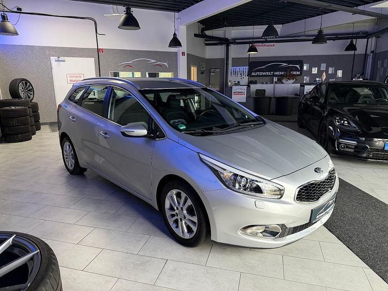 Gebraucht Kia Ceed Spirit 135 PS (99 kW) 2013 Silber Kleinwagen