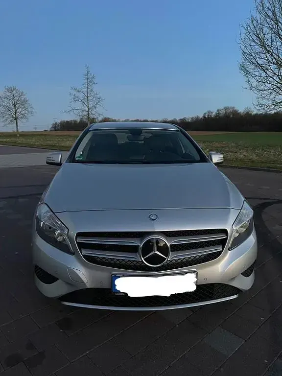 Gebraucht Mercedes A180 122 PS (89 kW) 2012 Silber Limousine