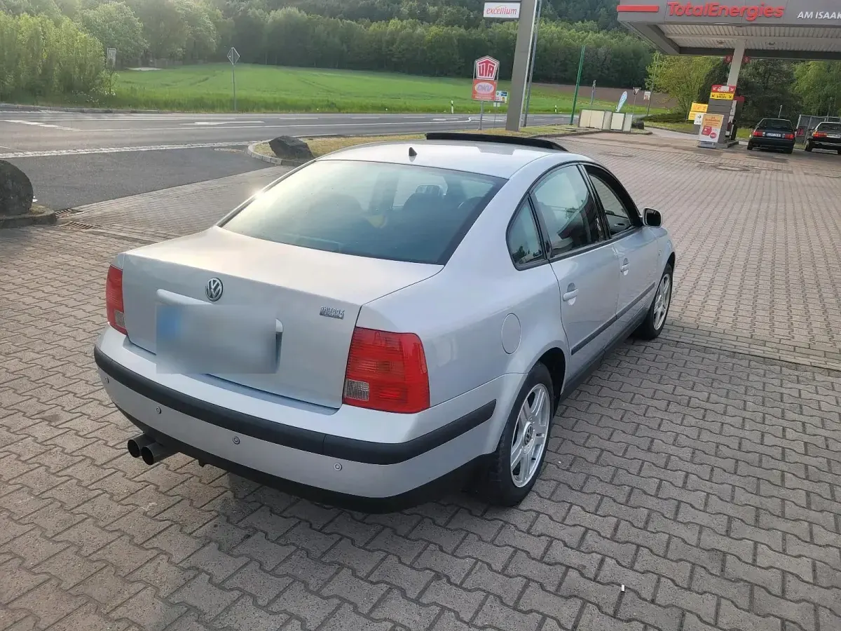 Usata VW Passat 150 CV (110 kW) 1999 Argento Berlina