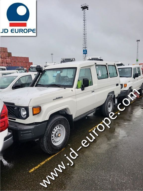 Weiß Gebraucht 2024 Toyota Land Cruiser SUV | 39.000 € - Bild 1/4