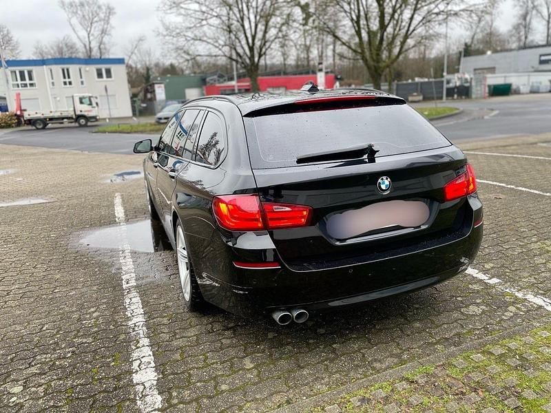 Gebraucht BMW 530 258 PS (189 kW) 2012 Schwarz Kombi