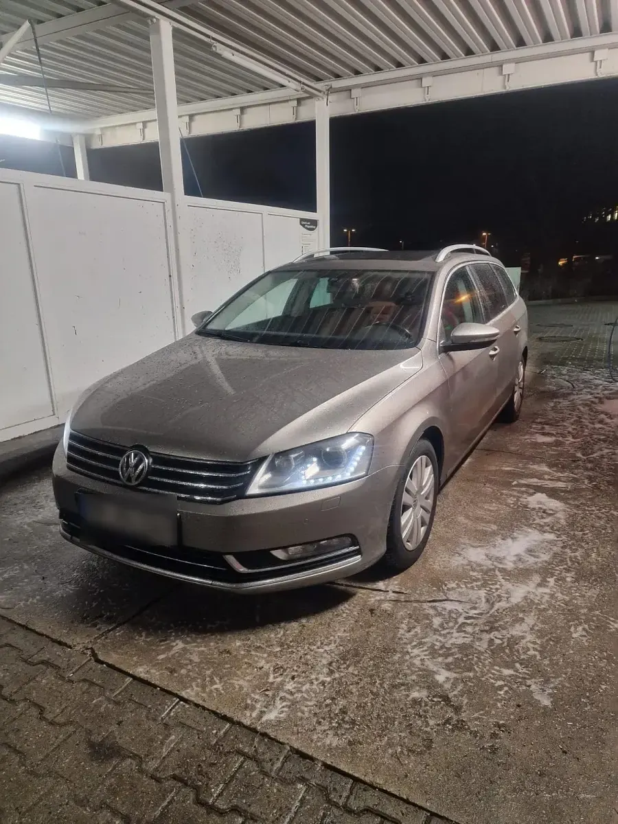 Gebraucht VW Passat 140 PS (102 kW) 2012 Gold Kombi
