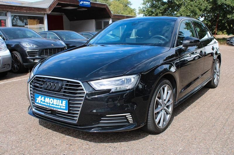 Schwarz Gebraucht 2019 Audi A3 Sportback e-tron S-Line Limousine | 19.999 € (Guter Preis) - Bild 1/4