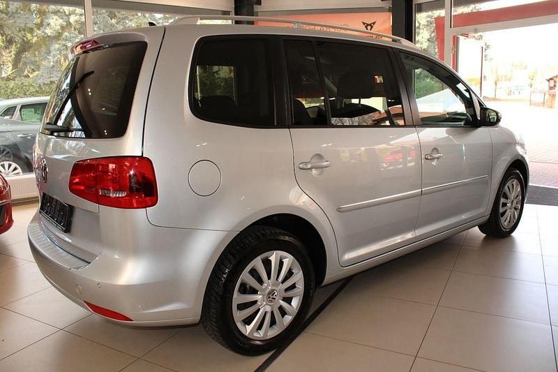 Gebraucht VW Touran Highline 140 PS (102 kW) 2015 Silber Van / Kleinbus