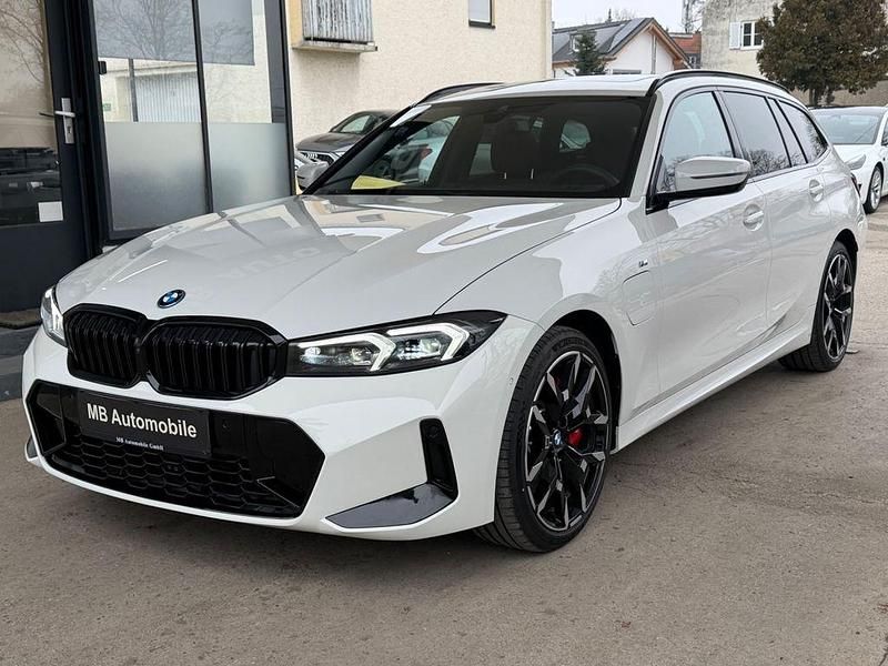 Weiß Gebraucht 2025 BMW 330e M Sport Limousine | 45.900 € (Superpreis) - Bild 1/4
