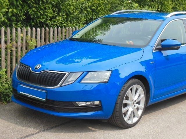 Blau Gebraucht 2020 Skoda Octavia Soleil Kombi | 15.900 € (Superpreis) - Bild 1/4