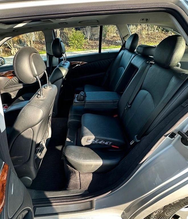 Gebraucht Mercedes E240 Elegance 177 PS (130 kW) 2005 Schwarz Limousine