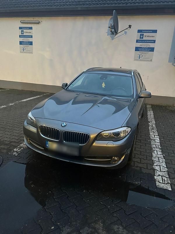Gebraucht BMW 530 258 PS (189 kW) 2011 Grau Kombi