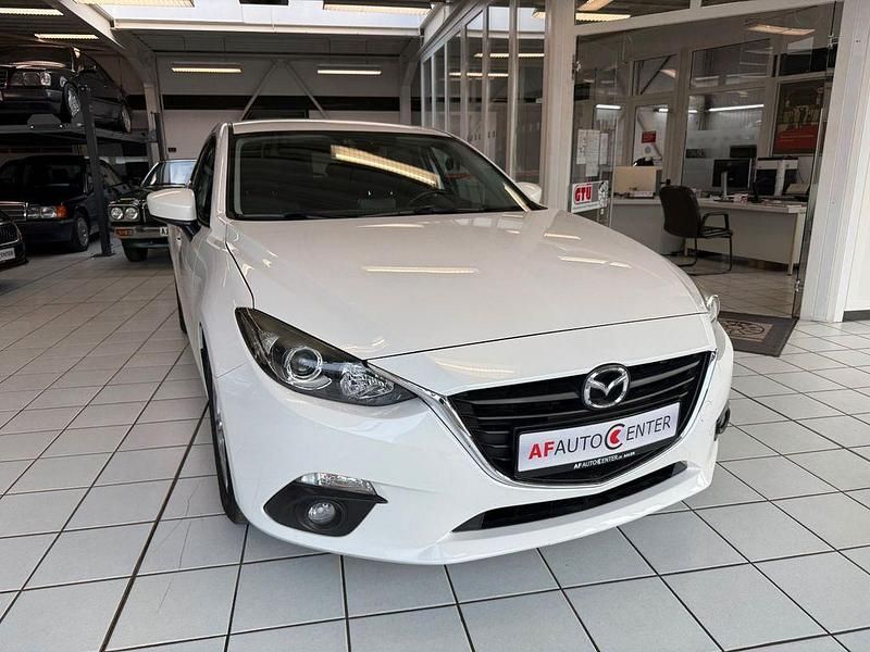 Gebraucht Mazda 3 Center-Line 120 PS (88 kW) 2015 Weiß Limousine