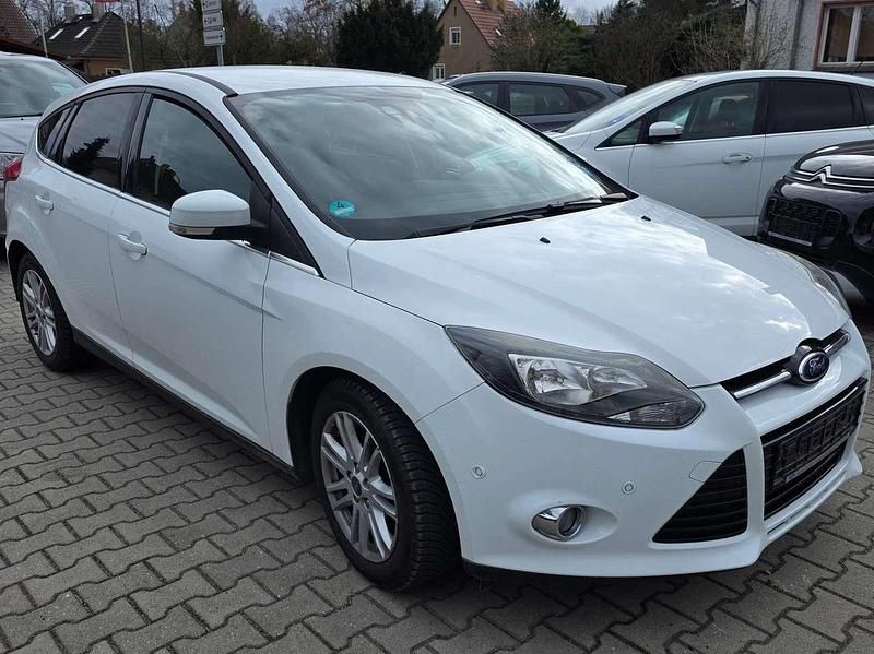 Gebraucht Ford Focus Titanium 101 PS (74 kW) 2014 Frostweiß Kleinwagen