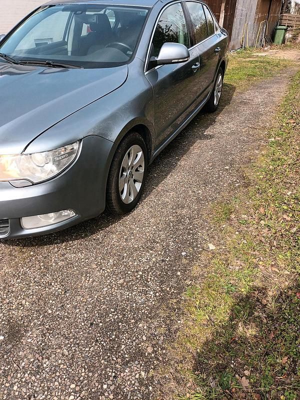 Usado Skoda Octavia 160 HP (117 kW) 2012 Prateado Sedan