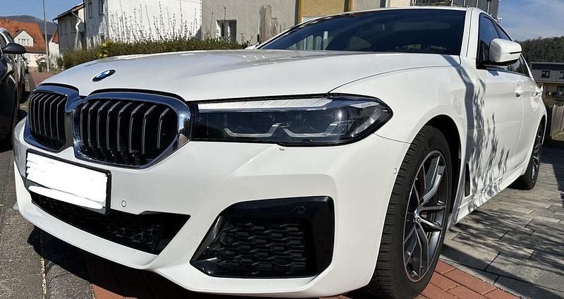 Weiß Gebraucht 2022 BMW 530 Performance Limousine | 38.500 € (Fairer Preis) - Bild 1/4