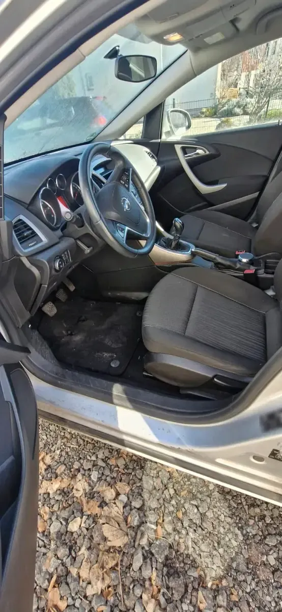 Gebraucht Opel Astra 95 PS (69 kW) 2011 Silber Limousine