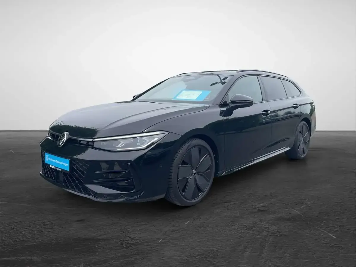 Gebraucht VW Passat R-line 193 PS (141 kW) 2025 Grenadillschwarz (metallic) Kombi