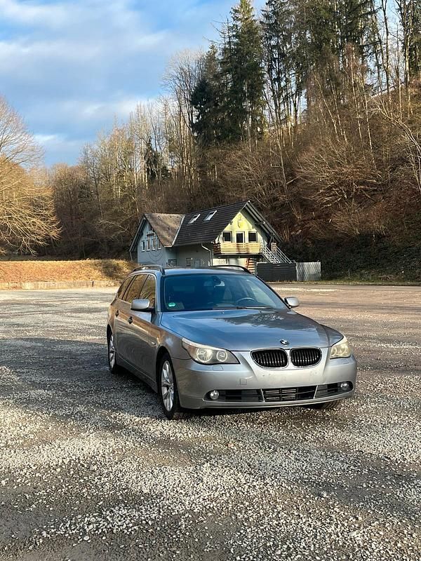 Silber Gebraucht 2006 BMW 520 Kombi | 1.500 € - Bild 1/4