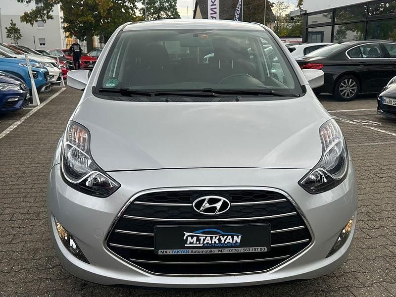 Gebraucht Hyundai ix20 Space 125 PS (91 kW) 2019 Silber Kleinwagen