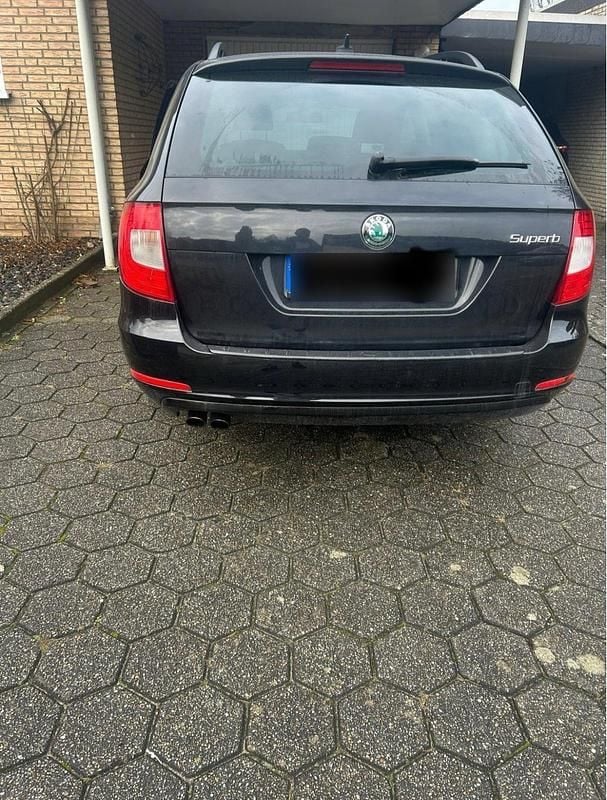 Gebraucht Skoda Superb 160 PS (117 kW) 2012 Schwarz Kombi