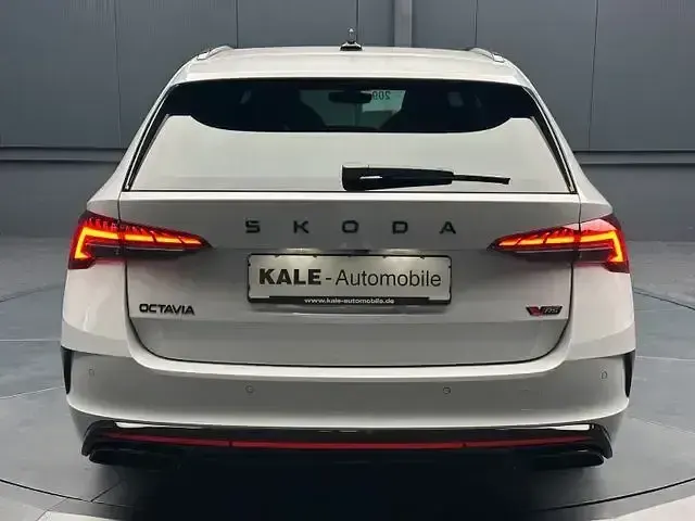 Gebraucht Skoda Octavia RS 265 PS (194 kW) 2025 Moonweiss metallic Kombi