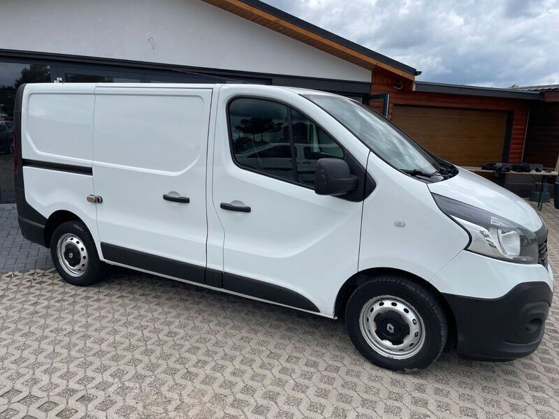 Gebraucht Renault Trafic Komfort 145 PS (106 kW) 2016 Weiß Van / Kleinbus