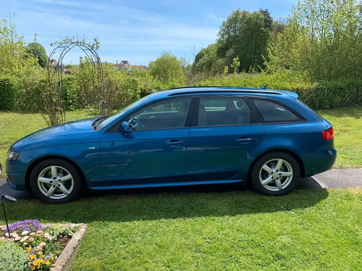 Używany Audi A4 S-Line 239 KM (175 kW) 2010 Niebieski Kombi