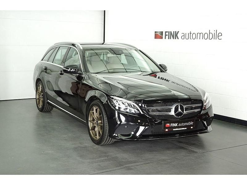 Schwarz Gebraucht 2019 Mercedes C200 Avantgarde Kombi | 23.880 € (Superpreis) - Bild 1/2