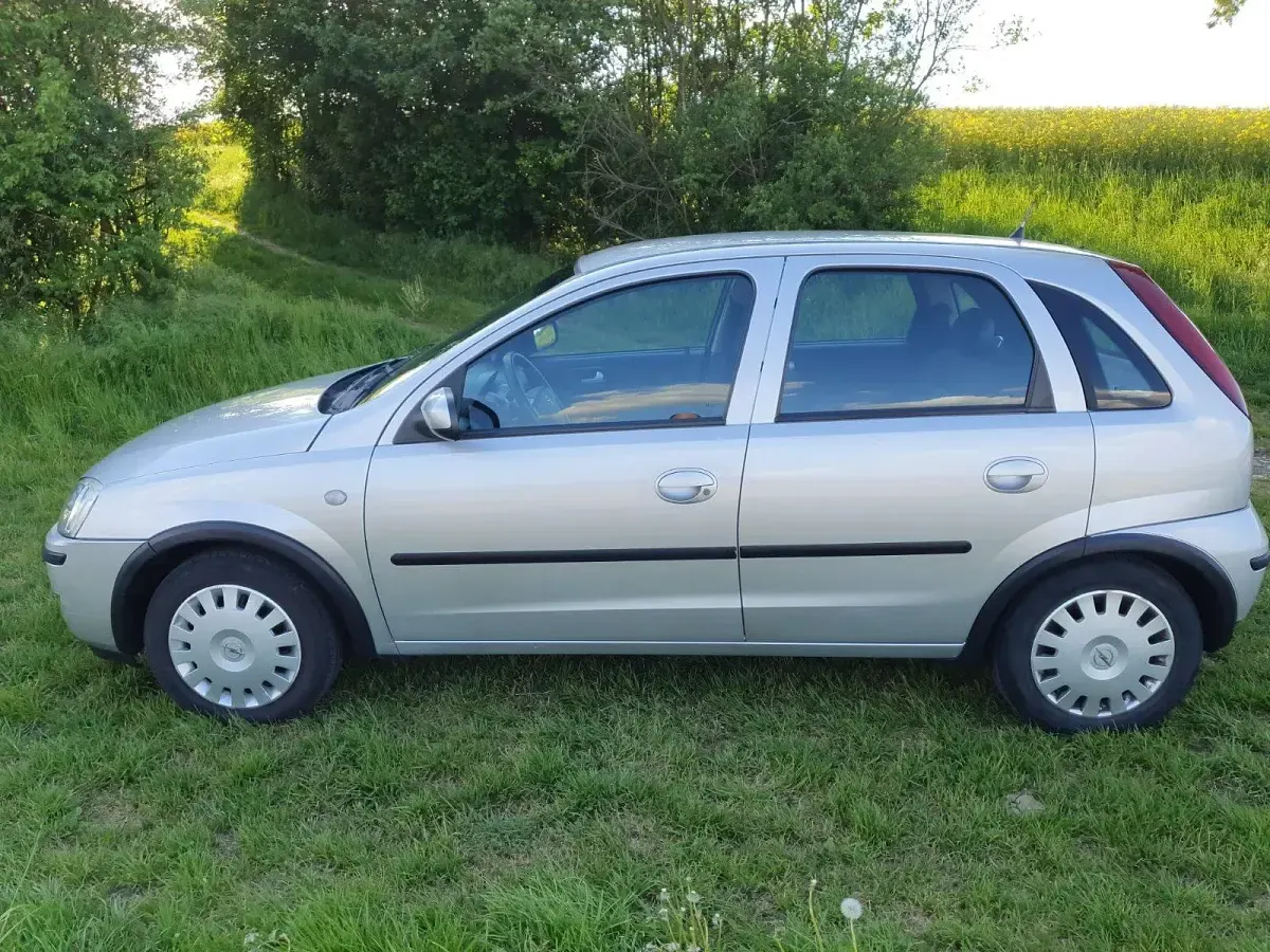 Gebraucht Opel Corsa 75 PS (55 kW) 2004 Silber Kleinwagen