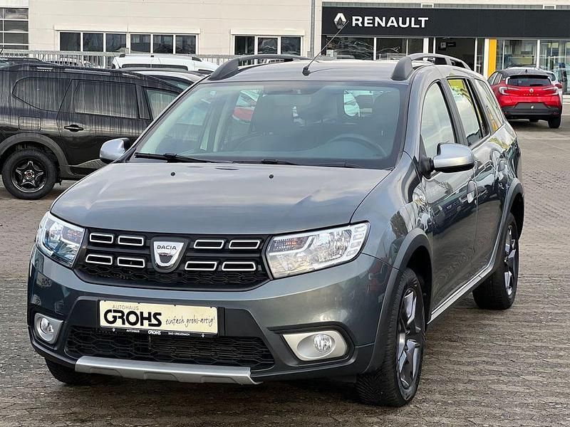 Grau Gebraucht 2018 Dacia Logan MCV Celebration Limousine | 11.690 € (Fairer Preis) - Bild 1/4