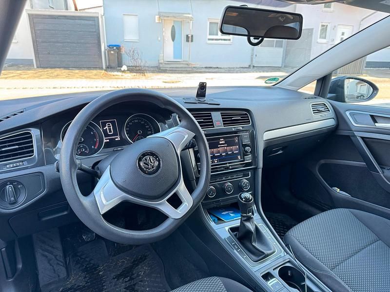 Gebraucht VW Golf VII Trendline 86 PS (63 kW) 2017 Grau Kleinwagen