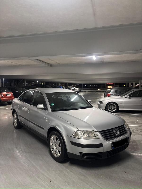 Silber Gebraucht 2001 VW Passat Limousine | 1.150 € (Guter Preis) - Bild 1/4