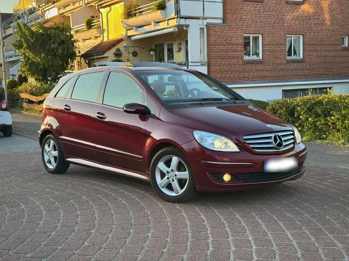 Second-hand Mercedes E200 193 CP (141 kW) 2006 Roșu Break